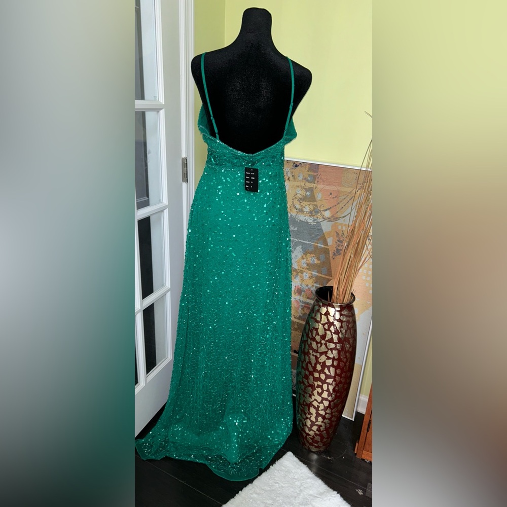Gorgeous Evening Dress- Beautiful Emerald Green. Great For A Formal Christmas! - Picture 4 of 8